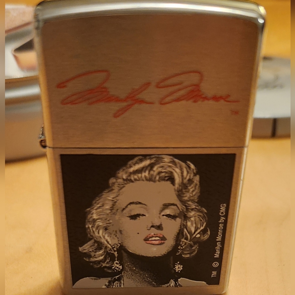Vintage 2000 Limited Marilyn Monroe Portrait Signature Chrome Zippo Lighter
